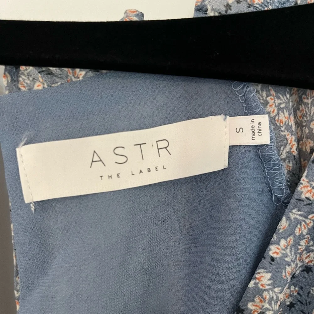 ASTR The Label Tiered Ruffle Floral Mini Dress Size Small